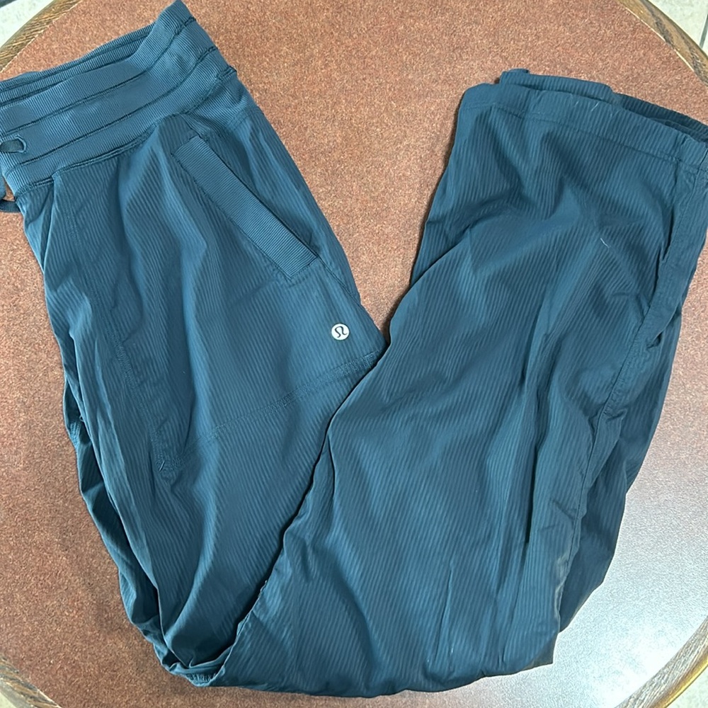 LULULEMON Jogger Cargo Womens Size 8 Pants Pockets Drawstring Like New